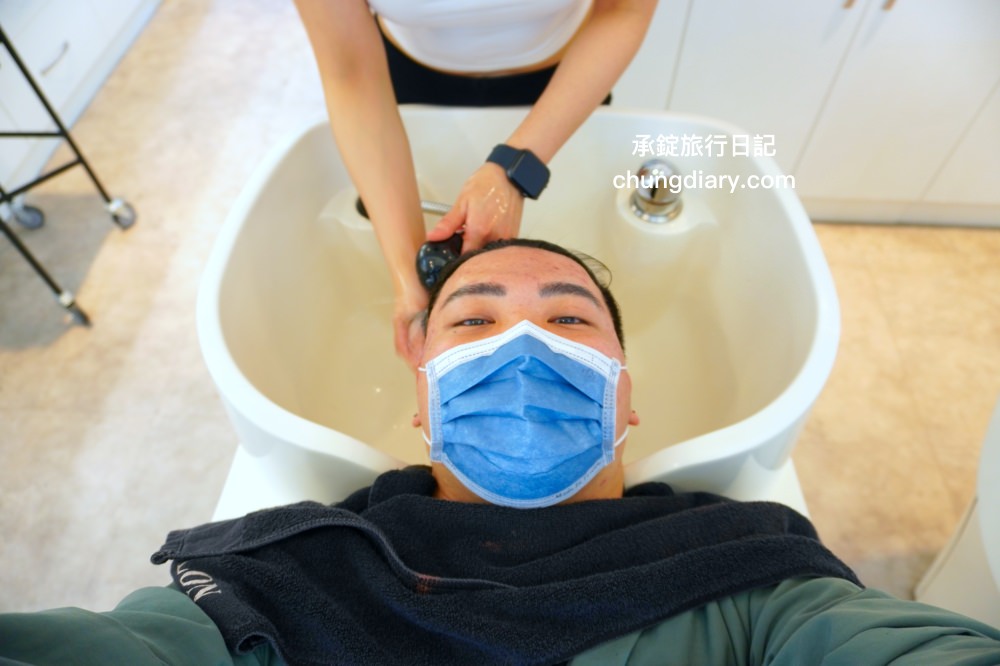 公館髮廊推薦【鉅洋髮藝 G-Young Hair salon】台北中正區美髮店！專業髮型師「Nell年年」擅長男款髮型風格，男士剪髮、男生染髮、韓式燙髮。