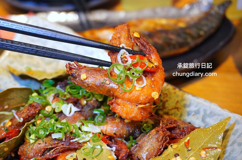 隱居居酒屋いざかや台中店｜廣三SOGO百貨後方，串燒、烤物、刺身、炸物、日式料理專賣！晚餐宵夜喝酒の深夜食堂。