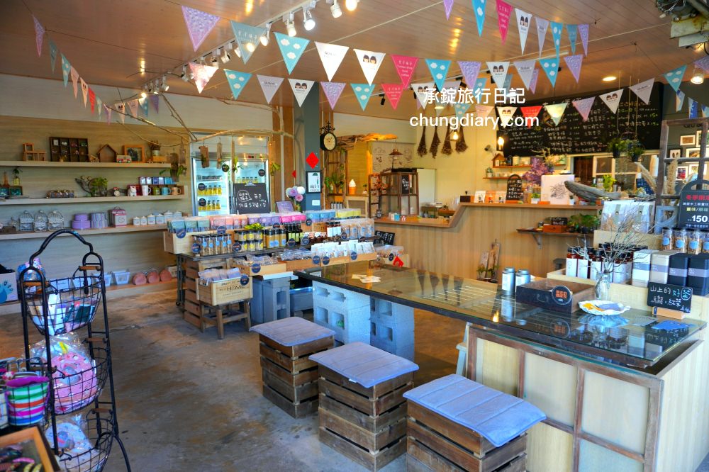 嘉義兩天一夜行程規劃|阿里山烏龍茶、台灣高山茶、梅山竹崎瑞里景點推薦!三癸亭製茶、出水坑步道、出水製茶所、雲潭瀑布、雲潭舖子&有人伴伴coffee、茶壺餐廳。 - 第39張圖 嘉義兩天一夜行程規劃|阿里山烏龍茶、台灣高山茶、梅山竹崎瑞里景點推薦!三癸亭製茶、出水坑步道、出水製茶所、雲潭瀑布、雲潭舖子&有人伴伴coffee、茶壺餐廳。