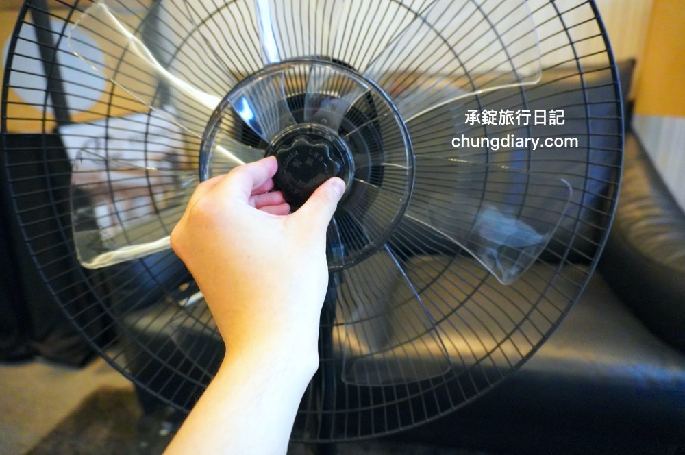 電風扇推薦【UFesa 16吋DC直流節能風扇】智能家電，尊爵奢華黑質感外型，七段大風量調整設定，睡眠風/自然風/一般風三種模式，定時開關機，紅外線遙控器操控！台北內湖雅光電器商城