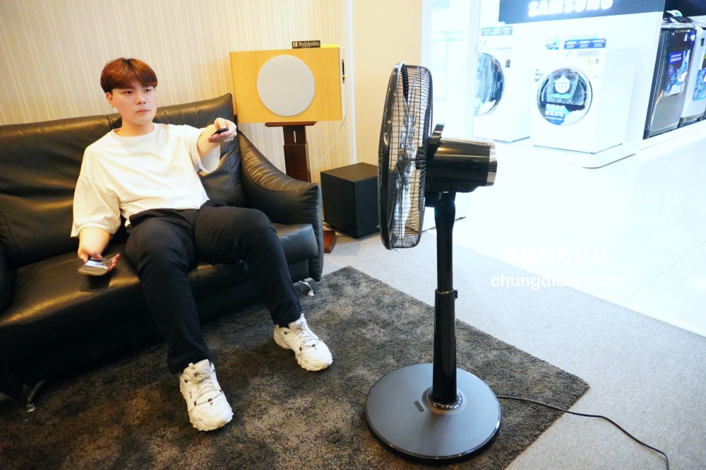 電風扇推薦【UFesa 16吋DC直流節能風扇】智能家電，尊爵奢華黑質感外型，七段大風量調整設定，睡眠風/自然風/一般風三種模式，定時開關機，紅外線遙控器操控！台北內湖雅光電器商城