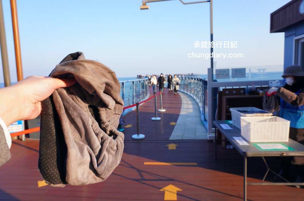 青沙浦天空步道 청사포 다릿돌전망대｜釜山免費景點推薦，海岸邊延伸出的觀景台，腳下透明玻璃看海，欣賞海天一線的美景。