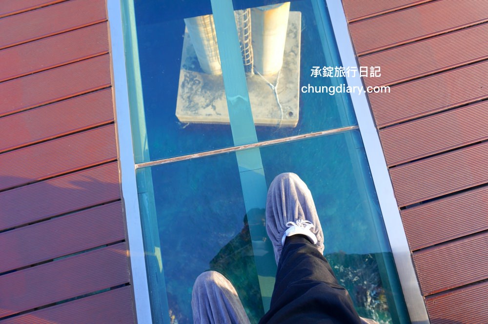 青沙浦天空步道 청사포 다릿돌전망대｜釜山免費景點推薦，海岸邊延伸出的觀景台，腳下透明玻璃看海，欣賞海天一線的美景。