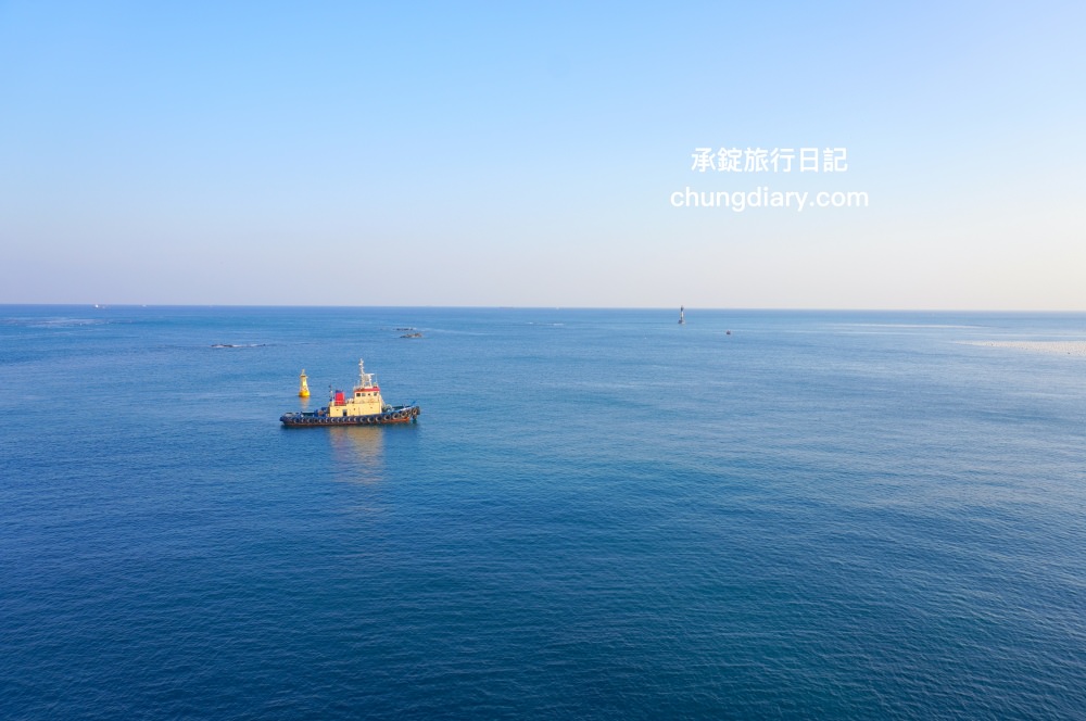 青沙浦天空步道 청사포 다릿돌전망대｜釜山免費景點推薦，海岸邊延伸出的觀景台，腳下透明玻璃看海，欣賞海天一線的美景。