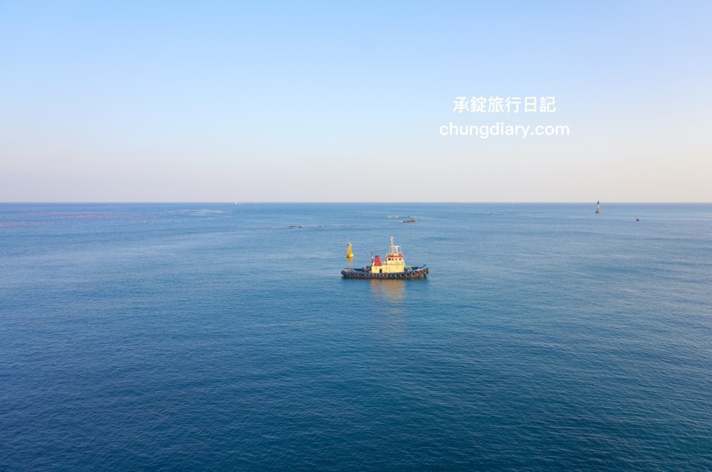 青沙浦天空步道 청사포 다릿돌전망대｜釜山免費景點推薦，海岸邊延伸出的觀景台，腳下透明玻璃看海，欣賞海天一線的美景。
