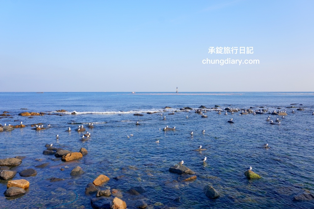 青沙浦紅白燈塔 청사포쌍둥이 등대｜釜山免費景點推薦，2022/9月颱風過後，全新建成「白色燈塔」裝置藝術打卡點。