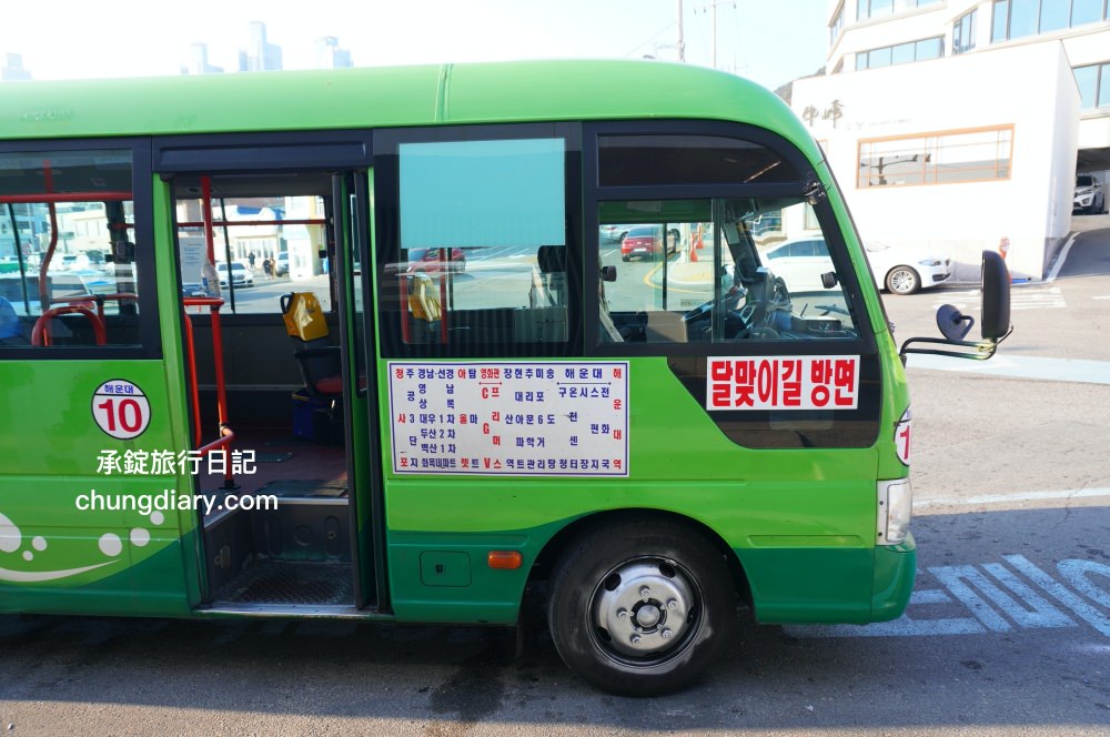 青沙浦紅白燈塔 청사포쌍둥이 등대｜釜山免費景點推薦，2022/9月颱風過後，全新建成「白色燈塔」裝置藝術打卡點。