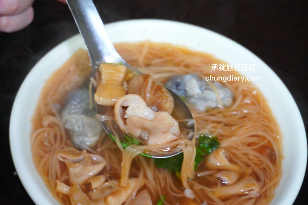台北饒河夜市|東發號油飯麵線|土地公廟百年老店,推薦必點大腸蚵仔麵線。 - 第13張圖 台北饒河夜市|東發號油飯麵線|土地公廟百年老店,推薦必點大腸蚵仔麵線。