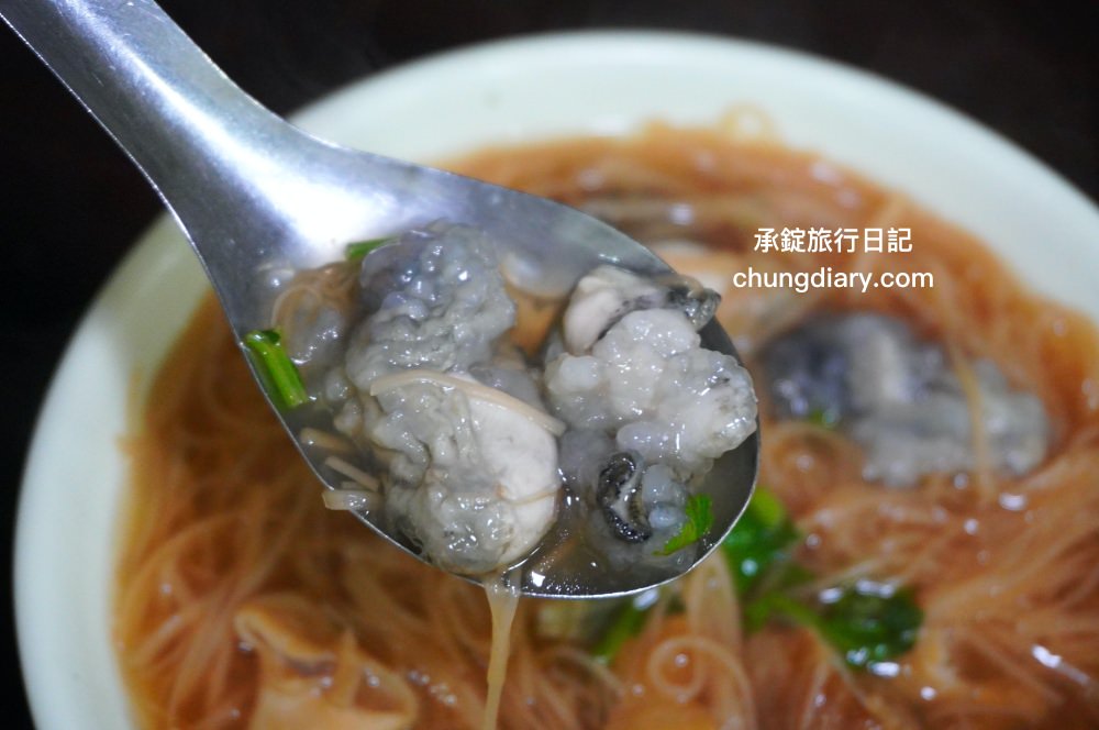 台北饒河夜市|東發號油飯麵線|土地公廟百年老店,推薦必點大腸蚵仔麵線。 - 第14張圖 台北饒河夜市|東發號油飯麵線|土地公廟百年老店,推薦必點大腸蚵仔麵線。