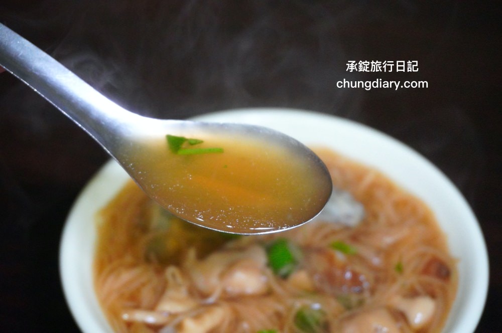 台北饒河夜市|東發號油飯麵線|土地公廟百年老店,推薦必點大腸蚵仔麵線。 - 第15張圖 台北饒河夜市|東發號油飯麵線|土地公廟百年老店,推薦必點大腸蚵仔麵線。