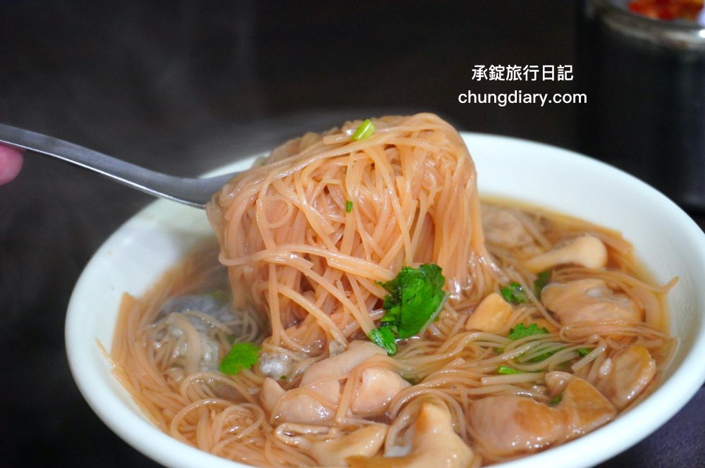 台北饒河夜市|東發號油飯麵線|土地公廟百年老店,推薦必點大腸蚵仔麵線。 - 第16張圖 台北饒河夜市|東發號油飯麵線|土地公廟百年老店,推薦必點大腸蚵仔麵線。