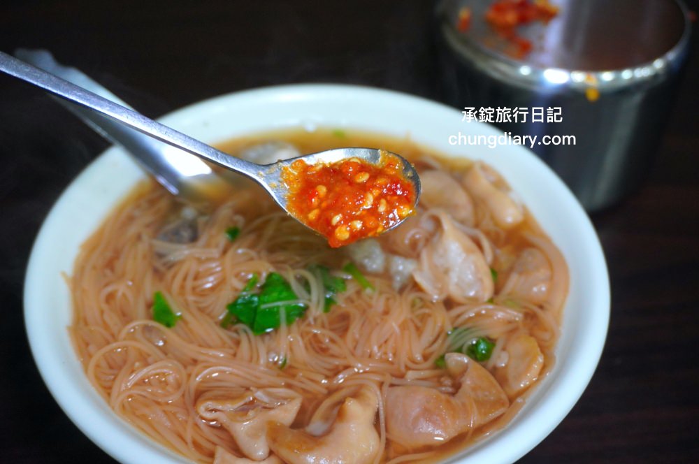 台北饒河夜市|東發號油飯麵線|土地公廟百年老店,推薦必點大腸蚵仔麵線。 - 第18張圖 台北饒河夜市|東發號油飯麵線|土地公廟百年老店,推薦必點大腸蚵仔麵線。