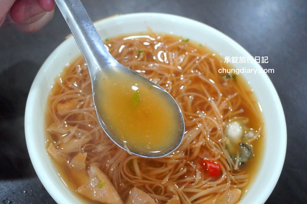 台北饒河夜市|東發號油飯麵線|土地公廟百年老店,推薦必點大腸蚵仔麵線。 - 第19張圖 台北饒河夜市|東發號油飯麵線|土地公廟百年老店,推薦必點大腸蚵仔麵線。