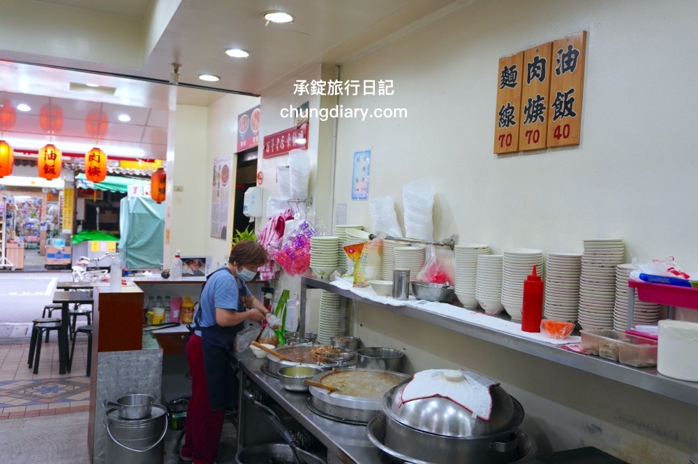 台北饒河夜市|東發號油飯麵線|土地公廟百年老店,推薦必點大腸蚵仔麵線。 - 第5張圖 台北饒河夜市|東發號油飯麵線|土地公廟百年老店,推薦必點大腸蚵仔麵線。