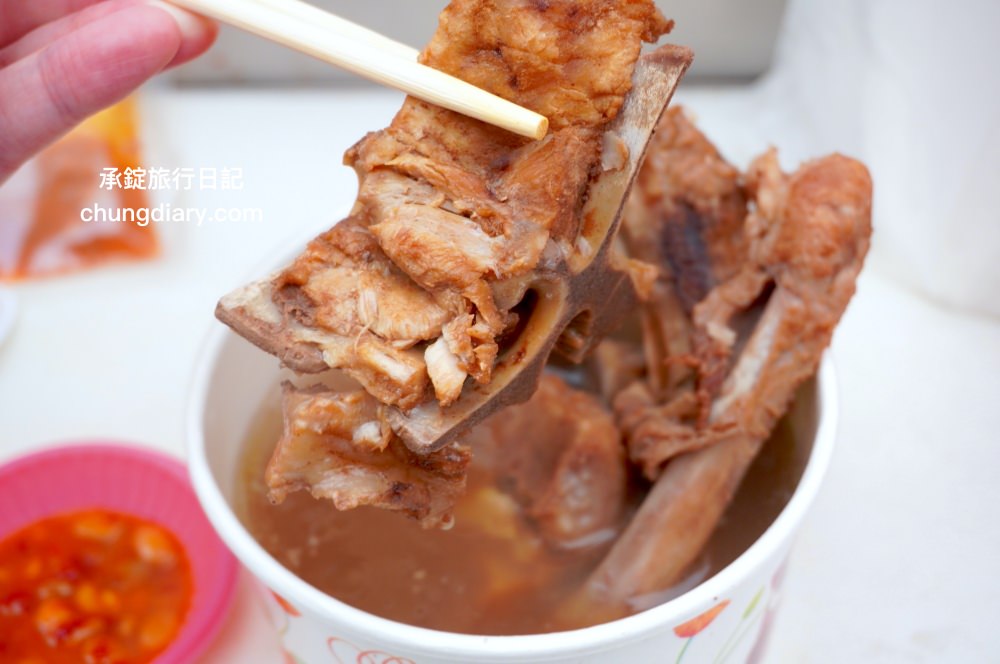 饒河夜市藥燉排骨【陳董藥燉排骨攤位】連續五年「米其林必比登」推薦夜市小吃！