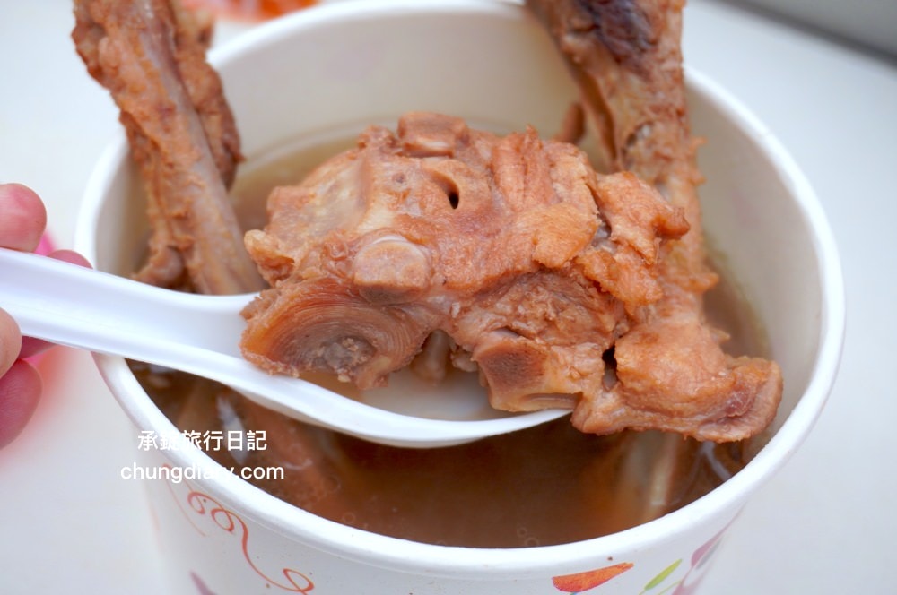 饒河夜市藥燉排骨【陳董藥燉排骨攤位】連續五年「米其林必比登」推薦夜市小吃！
