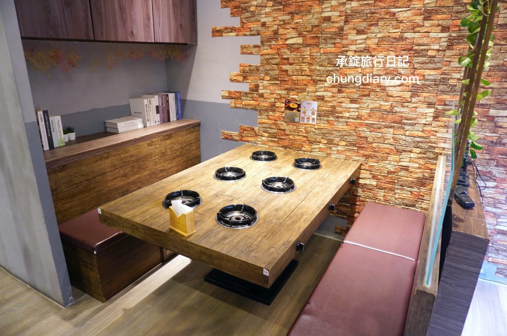 饗鍋物料理|台中西屯火鍋店「火烤兩吃」銅盤烤肉,全新升級!蔬菜自助吧吃到飽,還有免費的蜂蜜牛奶冰淇淋。 - 第6張圖 饗鍋物料理|台中西屯火鍋店「火烤兩吃」銅盤烤肉,全新升級!蔬菜自助吧吃到飽,還有免費的蜂蜜牛奶冰淇淋。