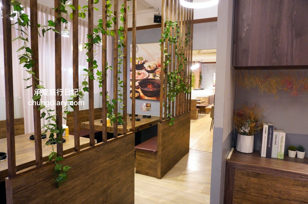 饗鍋物料理|台中西屯火鍋店「火烤兩吃」銅盤烤肉,全新升級!蔬菜自助吧吃到飽,還有免費的蜂蜜牛奶冰淇淋。 - 第5張圖 饗鍋物料理|台中西屯火鍋店「火烤兩吃」銅盤烤肉,全新升級!蔬菜自助吧吃到飽,還有免費的蜂蜜牛奶冰淇淋。