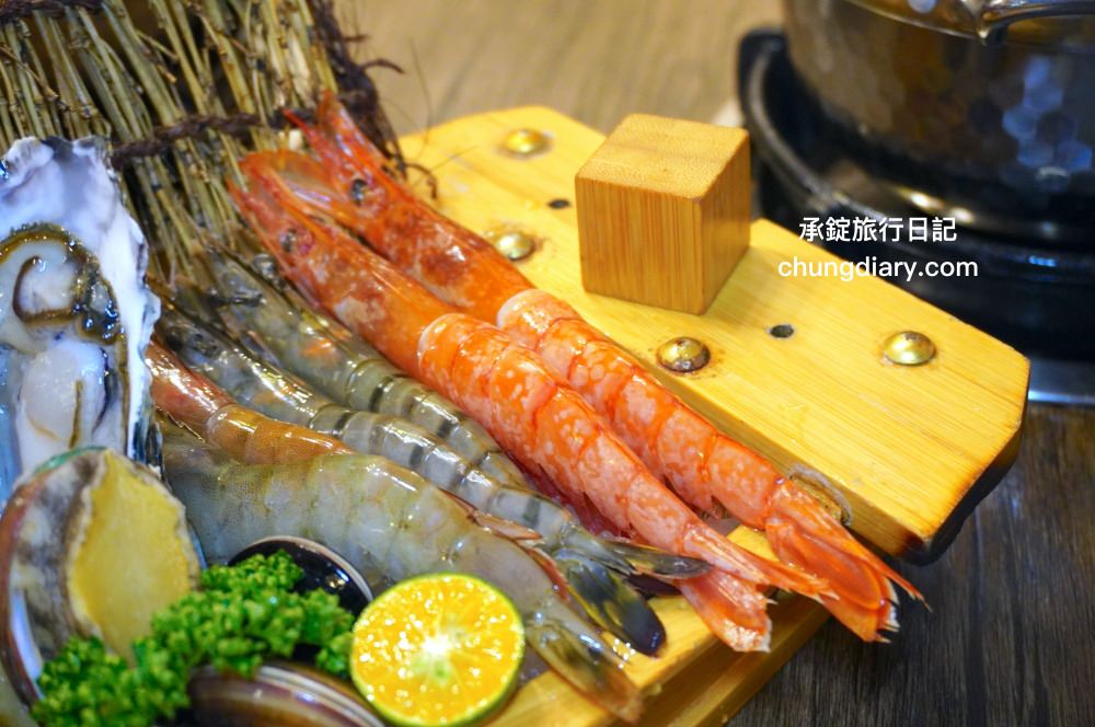 饗鍋物料理|台中西屯火鍋店「火烤兩吃」銅盤烤肉,全新升級!蔬菜自助吧吃到飽,還有免費的蜂蜜牛奶冰淇淋。 - 第31張圖 饗鍋物料理|台中西屯火鍋店「火烤兩吃」銅盤烤肉,全新升級!蔬菜自助吧吃到飽,還有免費的蜂蜜牛奶冰淇淋。