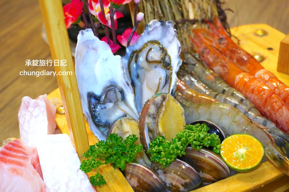 饗鍋物料理|台中西屯火鍋店「火烤兩吃」銅盤烤肉,全新升級!蔬菜自助吧吃到飽,還有免費的蜂蜜牛奶冰淇淋。 - 第32張圖 饗鍋物料理|台中西屯火鍋店「火烤兩吃」銅盤烤肉,全新升級!蔬菜自助吧吃到飽,還有免費的蜂蜜牛奶冰淇淋。