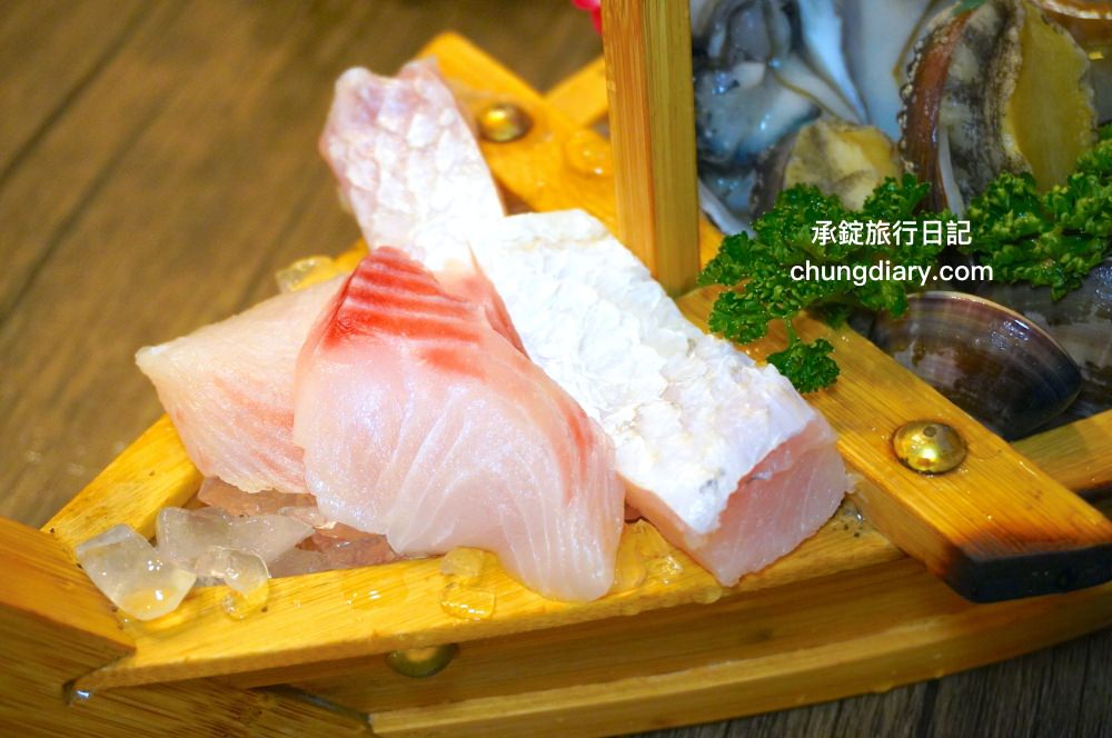 饗鍋物料理|台中西屯火鍋店「火烤兩吃」銅盤烤肉,全新升級!蔬菜自助吧吃到飽,還有免費的蜂蜜牛奶冰淇淋。 - 第33張圖 饗鍋物料理|台中西屯火鍋店「火烤兩吃」銅盤烤肉,全新升級!蔬菜自助吧吃到飽,還有免費的蜂蜜牛奶冰淇淋。