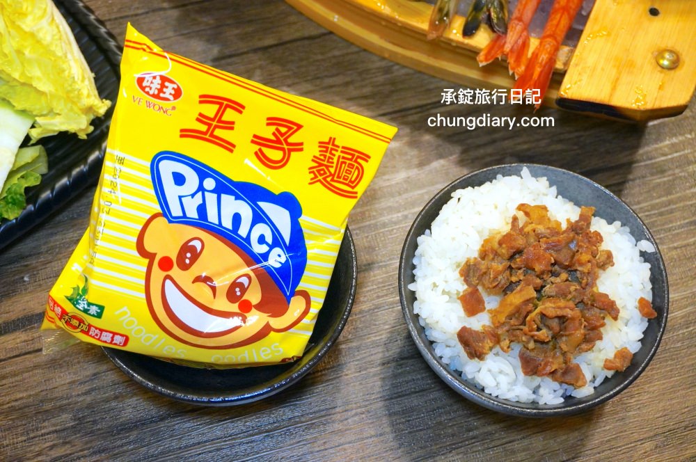 饗鍋物料理|台中西屯火鍋店「火烤兩吃」銅盤烤肉,全新升級!蔬菜自助吧吃到飽,還有免費的蜂蜜牛奶冰淇淋。 - 第34張圖 饗鍋物料理|台中西屯火鍋店「火烤兩吃」銅盤烤肉,全新升級!蔬菜自助吧吃到飽,還有免費的蜂蜜牛奶冰淇淋。