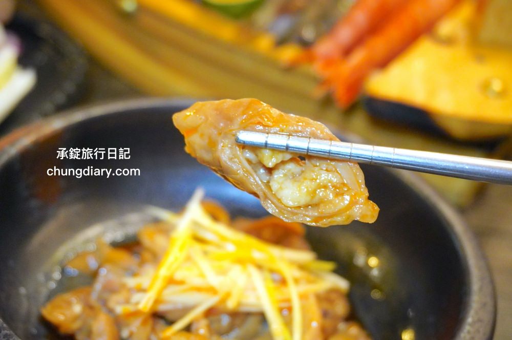 饗鍋物料理|台中西屯火鍋店「火烤兩吃」銅盤烤肉,全新升級!蔬菜自助吧吃到飽,還有免費的蜂蜜牛奶冰淇淋。 - 第42張圖 饗鍋物料理|台中西屯火鍋店「火烤兩吃」銅盤烤肉,全新升級!蔬菜自助吧吃到飽,還有免費的蜂蜜牛奶冰淇淋。
