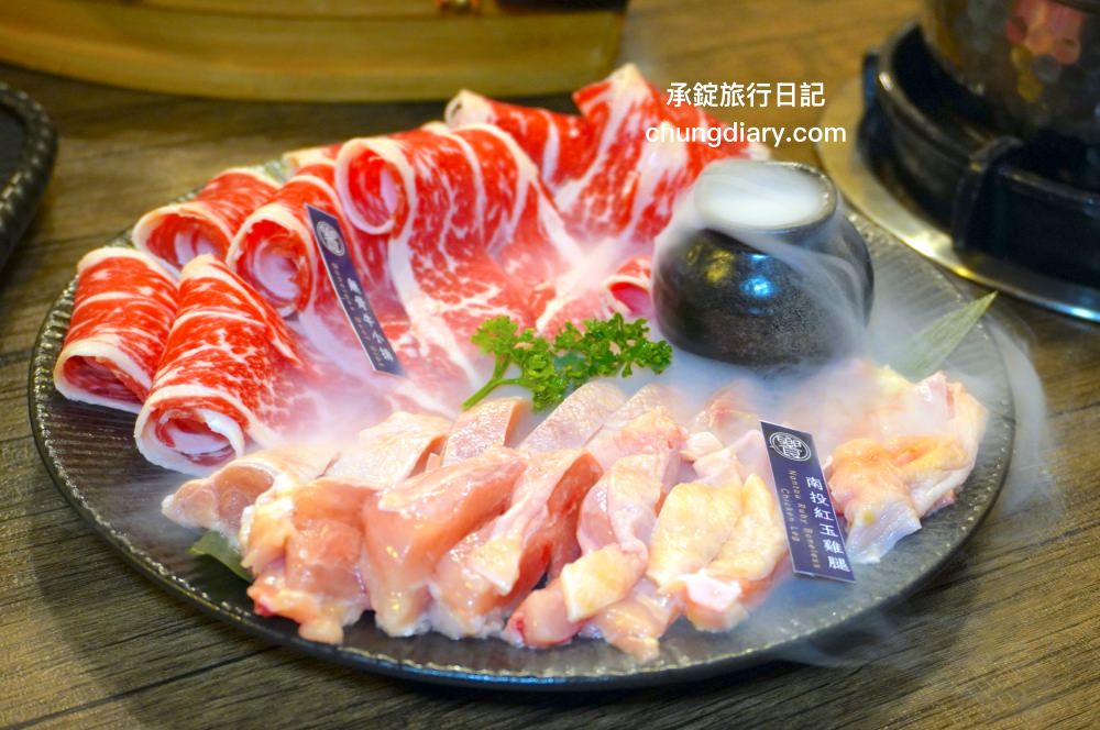 饗鍋物料理|台中西屯火鍋店「火烤兩吃」銅盤烤肉,全新升級!蔬菜自助吧吃到飽,還有免費的蜂蜜牛奶冰淇淋。 - 第24張圖 饗鍋物料理|台中西屯火鍋店「火烤兩吃」銅盤烤肉,全新升級!蔬菜自助吧吃到飽,還有免費的蜂蜜牛奶冰淇淋。