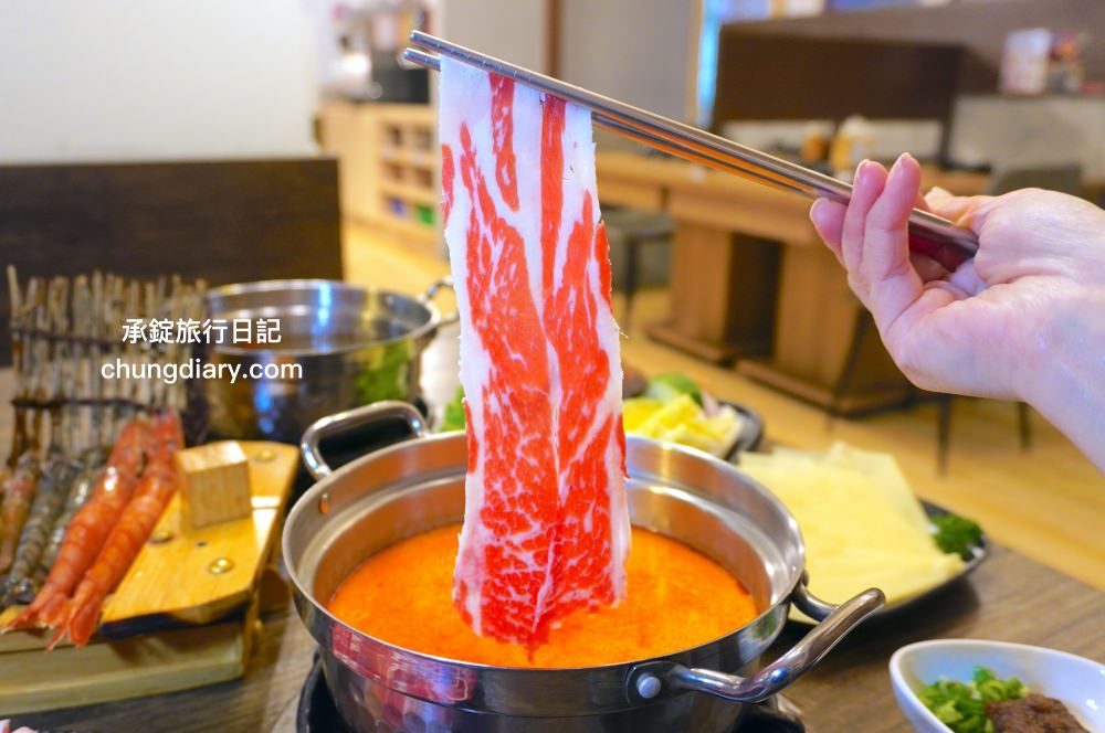 饗鍋物料理|台中西屯火鍋店「火烤兩吃」銅盤烤肉,全新升級!蔬菜自助吧吃到飽,還有免費的蜂蜜牛奶冰淇淋。 - 第26張圖 饗鍋物料理|台中西屯火鍋店「火烤兩吃」銅盤烤肉,全新升級!蔬菜自助吧吃到飽,還有免費的蜂蜜牛奶冰淇淋。