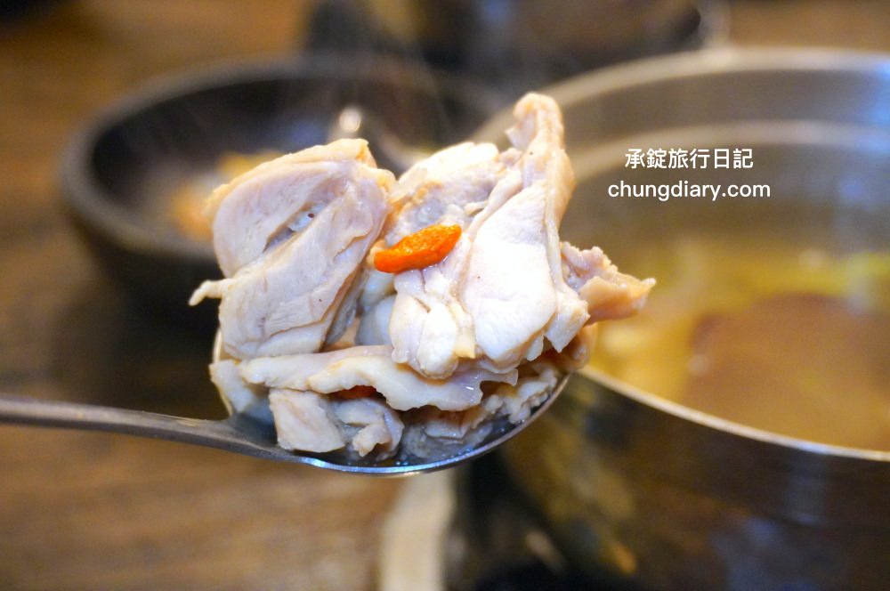 饗鍋物料理|台中西屯火鍋店「火烤兩吃」銅盤烤肉,全新升級!蔬菜自助吧吃到飽,還有免費的蜂蜜牛奶冰淇淋。 - 第28張圖 饗鍋物料理|台中西屯火鍋店「火烤兩吃」銅盤烤肉,全新升級!蔬菜自助吧吃到飽,還有免費的蜂蜜牛奶冰淇淋。