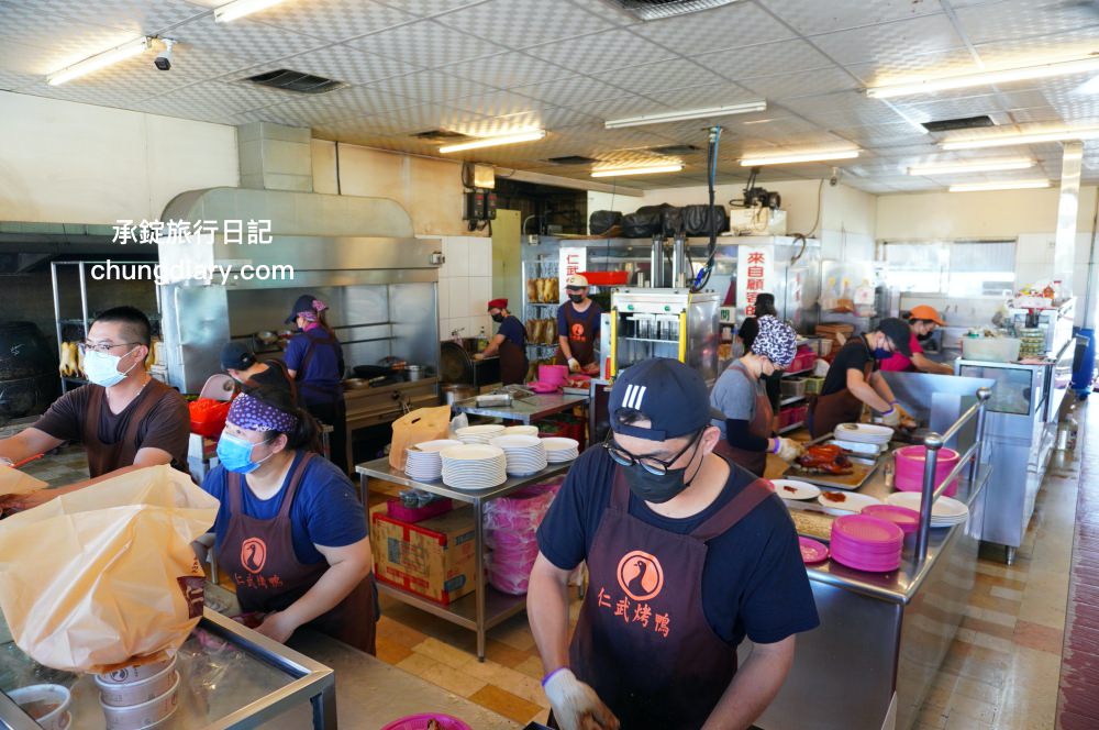 高雄仁武烤鴨怎麼點？招牌「一鴨二吃」全鴨附餅、鹹酥全鴨，2023最新菜單MENU價格。