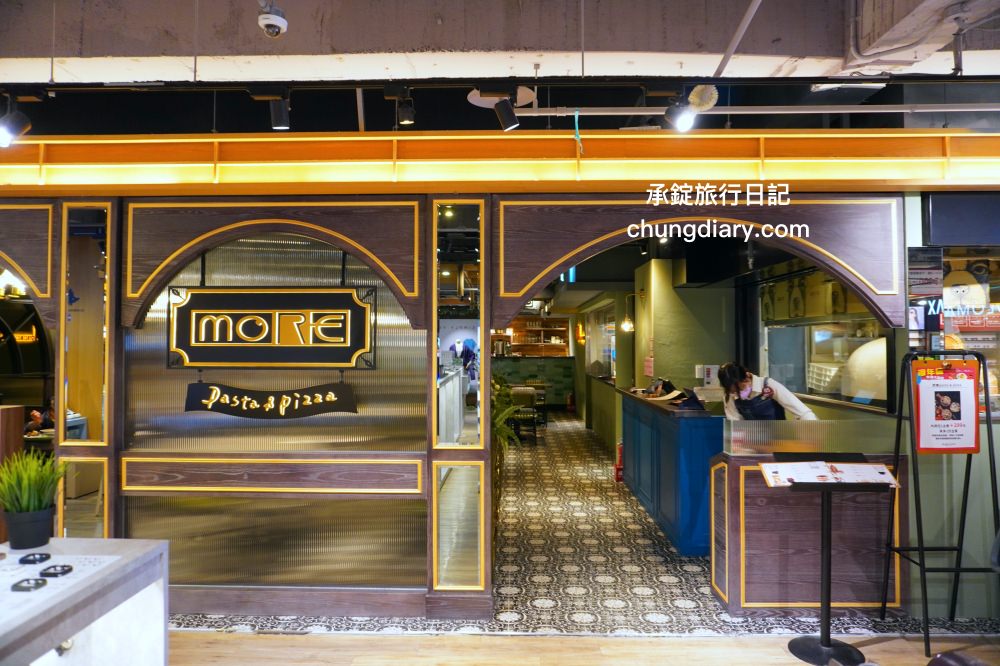 中山站美食【默爾pasta pizza】誠品南西餐廳3樓，餐點皆採現點現做，主打「又薄又脆」手工窯烤義式披薩，台北好吃義大利麵燉飯料理推薦。