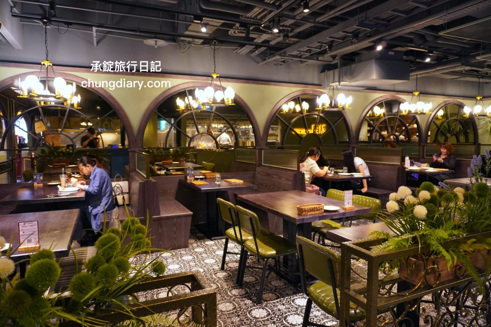 中山站美食【默爾pasta pizza】誠品南西餐廳3樓，餐點皆採現點現做，主打「又薄又脆」手工窯烤義式披薩，台北好吃義大利麵燉飯料理推薦。