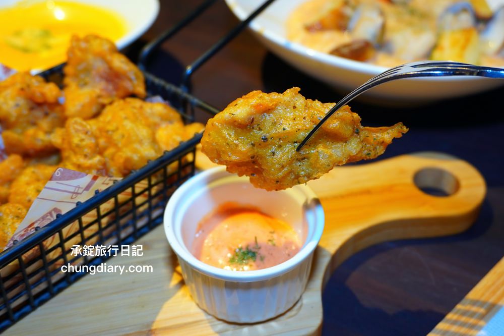 中山站美食【默爾pasta pizza】誠品南西餐廳3樓，餐點皆採現點現做，主打「又薄又脆」手工窯烤義式披薩，台北好吃義大利麵燉飯料理推薦。