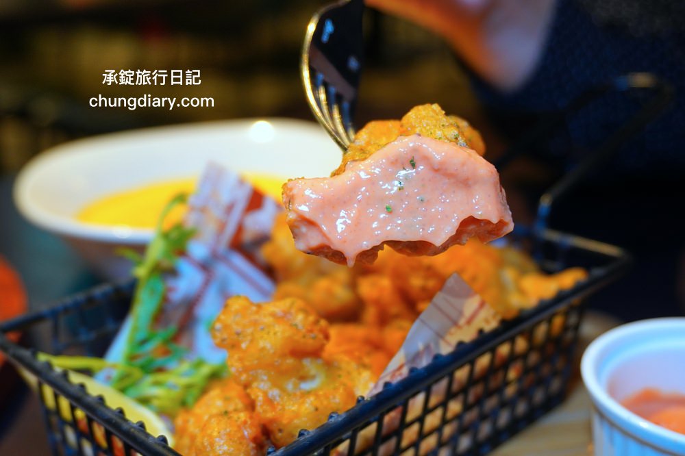 中山站美食【默爾pasta pizza】誠品南西餐廳3樓，餐點皆採現點現做，主打「又薄又脆」手工窯烤義式披薩，台北好吃義大利麵燉飯料理推薦。