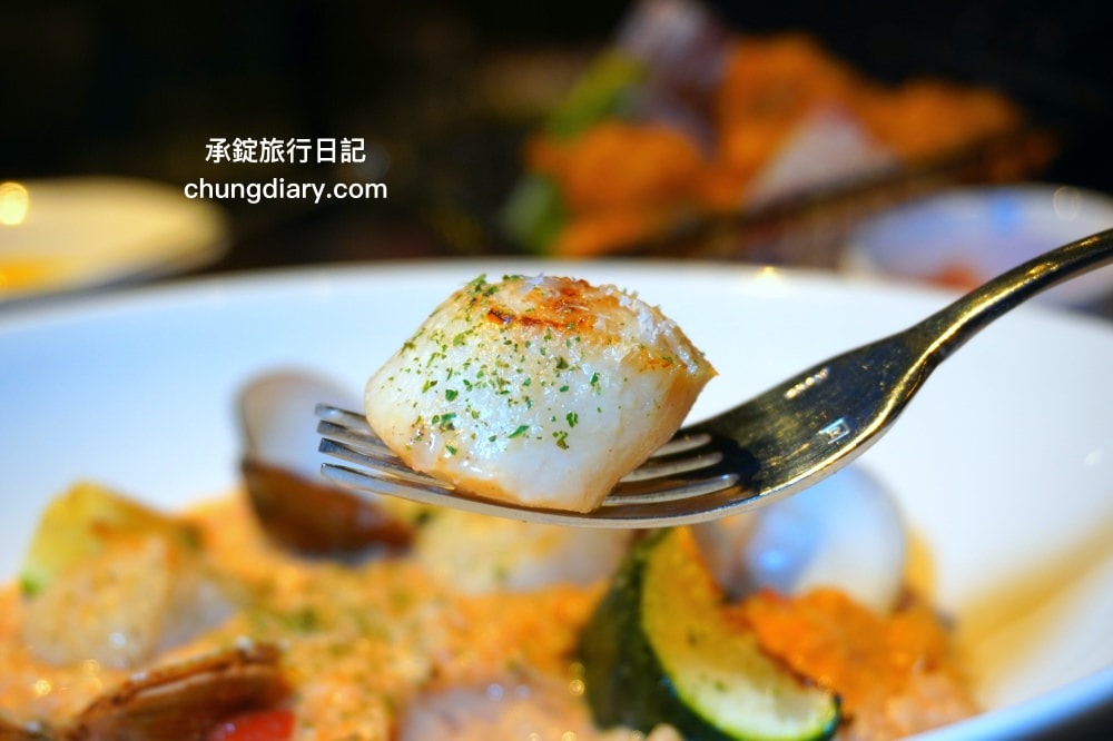 中山站美食【默爾pasta pizza】誠品南西餐廳3樓，餐點皆採現點現做，主打「又薄又脆」手工窯烤義式披薩，台北好吃義大利麵燉飯料理推薦。