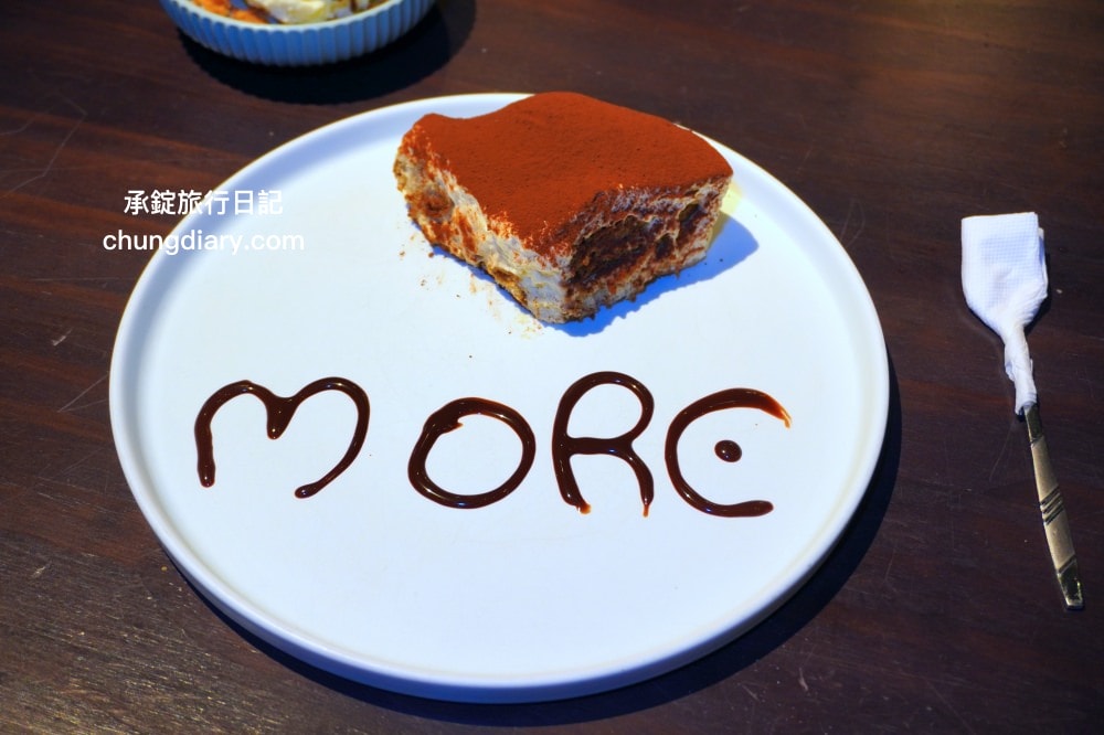 中山站美食【默爾pasta pizza】誠品南西餐廳3樓，餐點皆採現點現做，主打「又薄又脆」手工窯烤義式披薩，台北好吃義大利麵燉飯料理推薦。