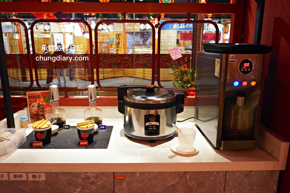 小媳婦鐵鍋燉台中旗艦店|最道地特色東北菜!必點手工玉米餅|漁人町日本星光市集、台中市魚市場-哈漁碼頭旁。 - 第11張圖 小媳婦鐵鍋燉台中旗艦店|最道地特色東北菜!必點手工玉米餅|漁人町日本星光市集、台中市魚市場-哈漁碼頭旁。