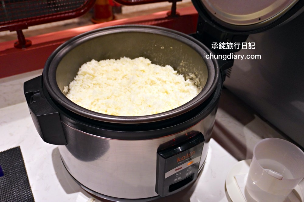 小媳婦鐵鍋燉台中旗艦店|最道地特色東北菜!必點手工玉米餅|漁人町日本星光市集、台中市魚市場-哈漁碼頭旁。 - 第13張圖 小媳婦鐵鍋燉台中旗艦店|最道地特色東北菜!必點手工玉米餅|漁人町日本星光市集、台中市魚市場-哈漁碼頭旁。