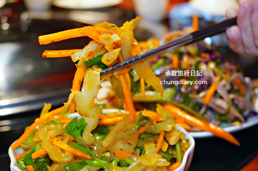 小媳婦鐵鍋燉台中旗艦店|最道地特色東北菜!必點手工玉米餅|漁人町日本星光市集、台中市魚市場-哈漁碼頭旁。 - 第41張圖 小媳婦鐵鍋燉台中旗艦店|最道地特色東北菜!必點手工玉米餅|漁人町日本星光市集、台中市魚市場-哈漁碼頭旁。