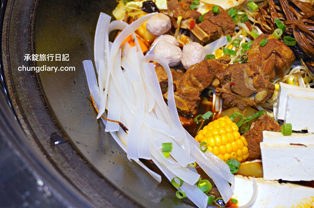 小媳婦鐵鍋燉台中旗艦店|最道地特色東北菜!必點手工玉米餅|漁人町日本星光市集、台中市魚市場-哈漁碼頭旁。 - 第32張圖 小媳婦鐵鍋燉台中旗艦店|最道地特色東北菜!必點手工玉米餅|漁人町日本星光市集、台中市魚市場-哈漁碼頭旁。