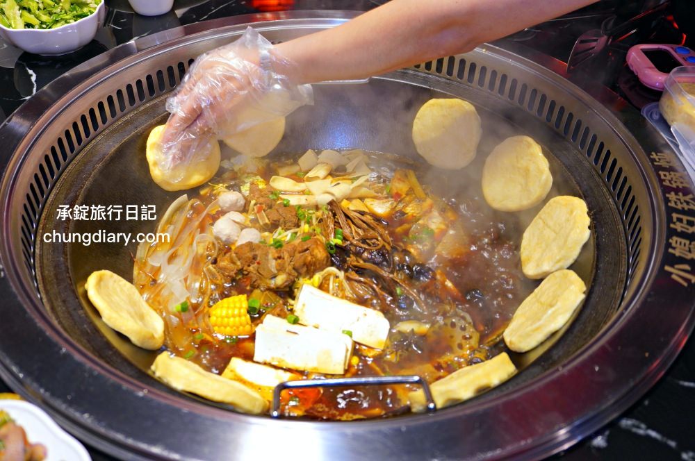 小媳婦鐵鍋燉台中旗艦店|最道地特色東北菜!必點手工玉米餅|漁人町日本星光市集、台中市魚市場-哈漁碼頭旁。 - 第25張圖 小媳婦鐵鍋燉台中旗艦店|最道地特色東北菜!必點手工玉米餅|漁人町日本星光市集、台中市魚市場-哈漁碼頭旁。