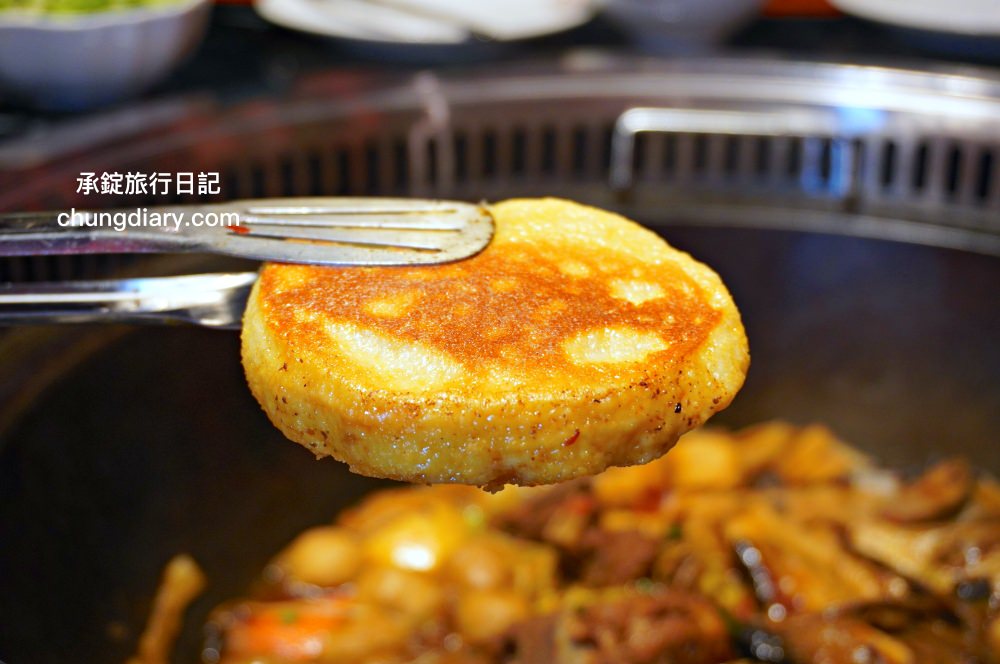 小媳婦鐵鍋燉台中旗艦店|最道地特色東北菜!必點手工玉米餅|漁人町日本星光市集、台中市魚市場-哈漁碼頭旁。 - 第26張圖 小媳婦鐵鍋燉台中旗艦店|最道地特色東北菜!必點手工玉米餅|漁人町日本星光市集、台中市魚市場-哈漁碼頭旁。