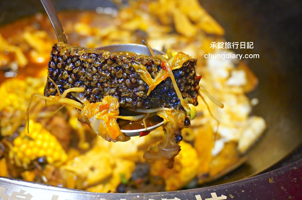 小媳婦鐵鍋燉台中旗艦店|最道地特色東北菜!必點手工玉米餅|漁人町日本星光市集、台中市魚市場-哈漁碼頭旁。 - 第34張圖 小媳婦鐵鍋燉台中旗艦店|最道地特色東北菜!必點手工玉米餅|漁人町日本星光市集、台中市魚市場-哈漁碼頭旁。