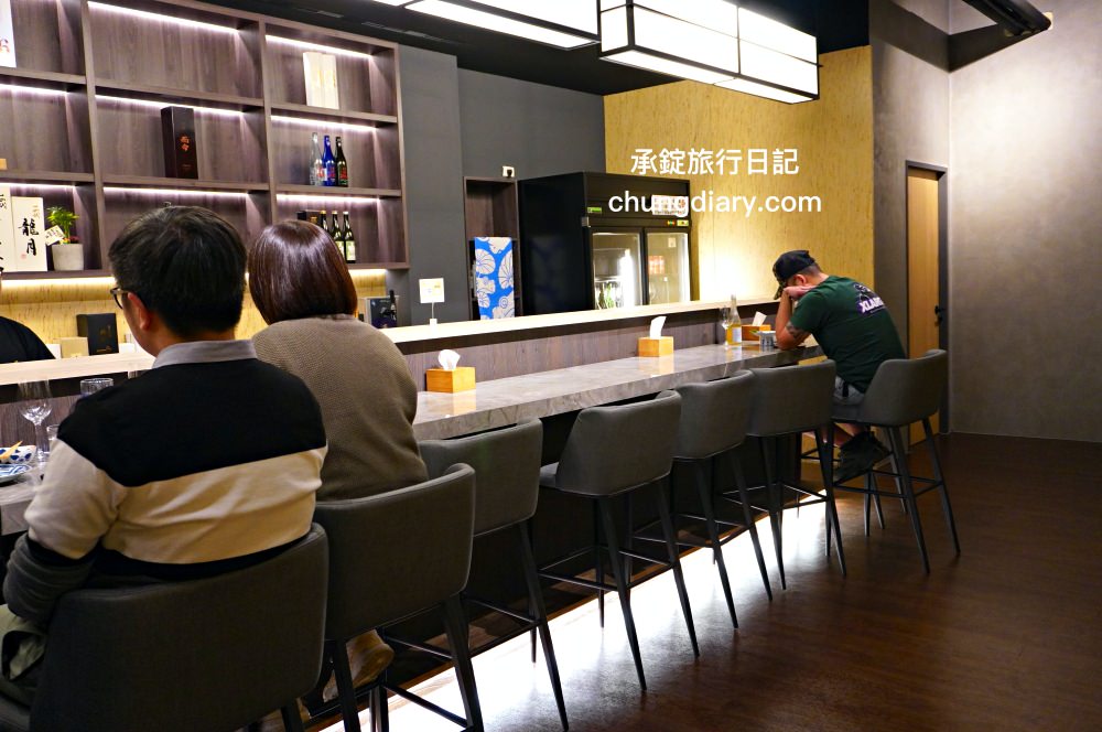 ARAMASA-Sake Bistro母龜小吃部｜日本清酒餐酒館｜台中北區美食酒吧｜特色日式料理：釜飯、烤白鰻、鰻魚飯、預約制の生魚片。