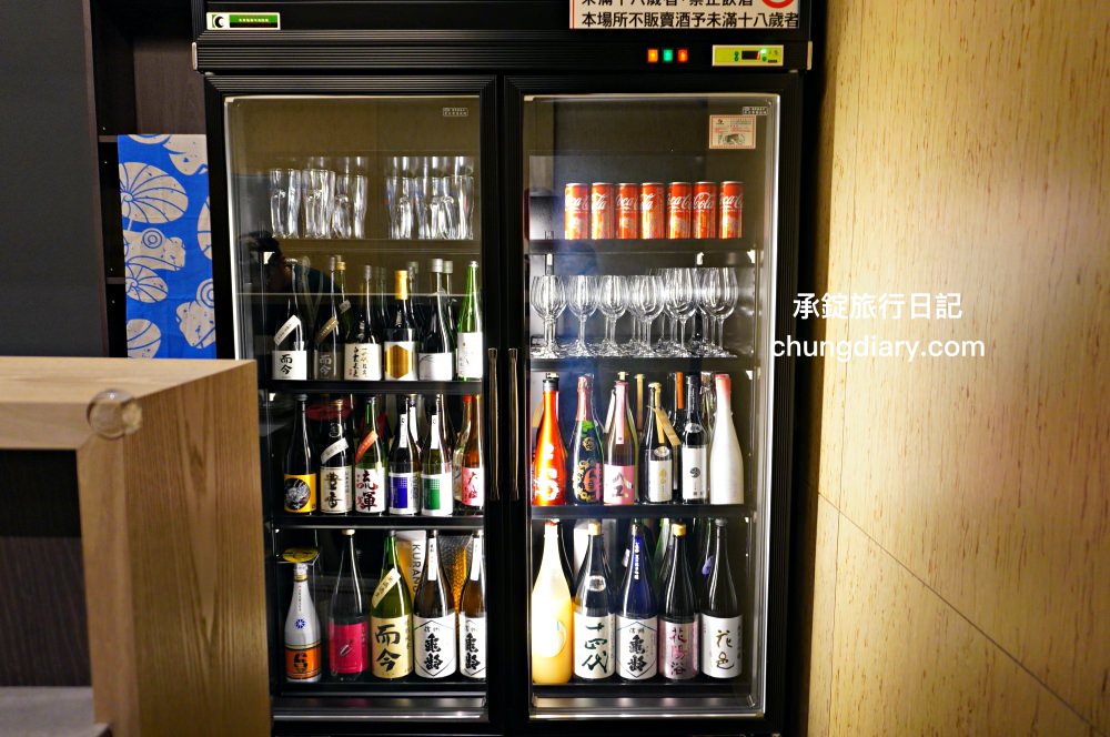 ARAMASA-Sake Bistro母龜小吃部｜日本清酒餐酒館｜台中北區美食酒吧｜特色日式料理：釜飯、烤白鰻、鰻魚飯、預約制の生魚片。