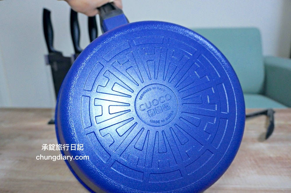 義大利CUOCO小帥鍋 S2|專利石墨烯深煎炒鍋|4.2L超大容量設計!煎、炒、湯三合一鍋型。 - 第9張圖 義大利CUOCO小帥鍋 S2|專利石墨烯深煎炒鍋|4.2L超大容量設計!煎、炒、湯三合一鍋型。