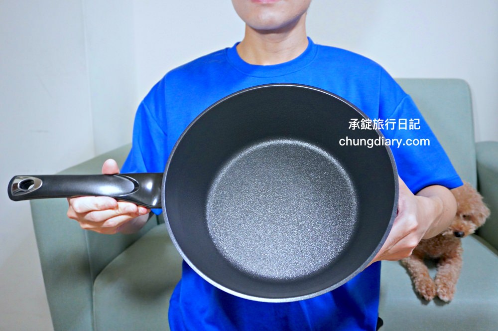 義大利CUOCO小帥鍋 S2|專利石墨烯深煎炒鍋|4.2L超大容量設計!煎、炒、湯三合一鍋型。 - 第7張圖 義大利CUOCO小帥鍋 S2|專利石墨烯深煎炒鍋|4.2L超大容量設計!煎、炒、湯三合一鍋型。