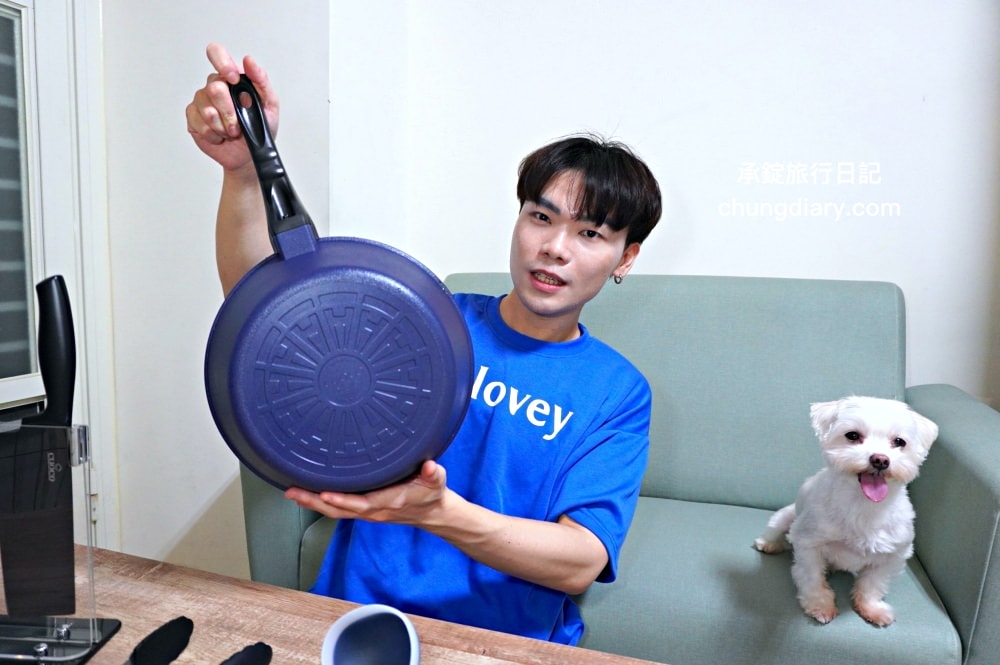 義大利CUOCO小帥鍋 S2|專利石墨烯深煎炒鍋|4.2L超大容量設計!煎、炒、湯三合一鍋型。 - 第1張圖 義大利CUOCO小帥鍋 S2|專利石墨烯深煎炒鍋|4.2L超大容量設計!煎、炒、湯三合一鍋型。