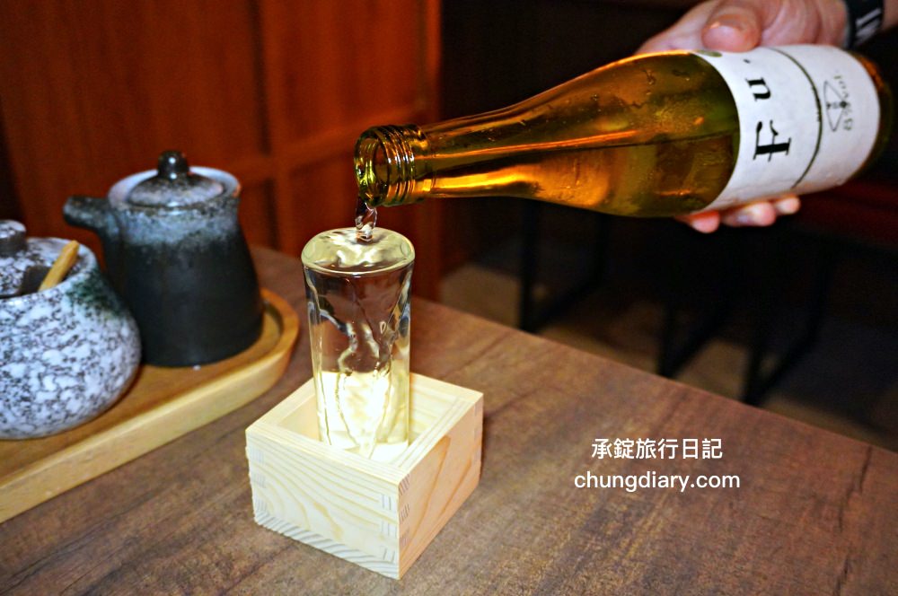 台中西區中美街美食【酒.さけ.關東煮】廣三SOGO百貨後方，晚餐、宵夜、凌晨小酌！最道地日本味清爽無負擔。